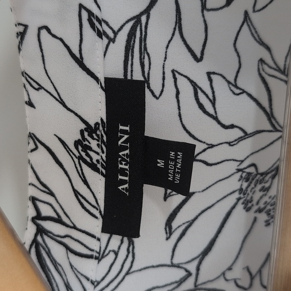 ALFANI FLORAL BLOUSE SIZE MEDIUM - Picture 4 of 5